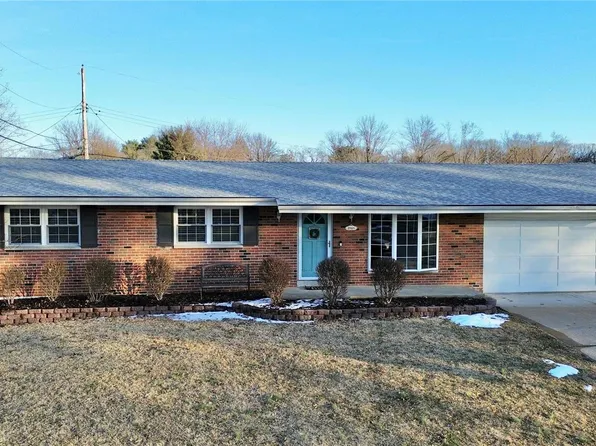 2818 Woodbury Dr, Saint Louis, MO 63125