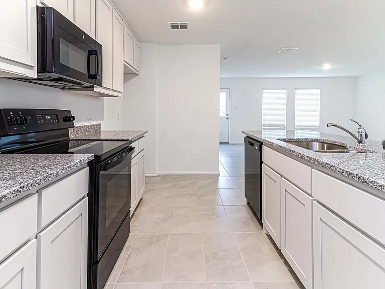 404 Dewberry St — Photo 6