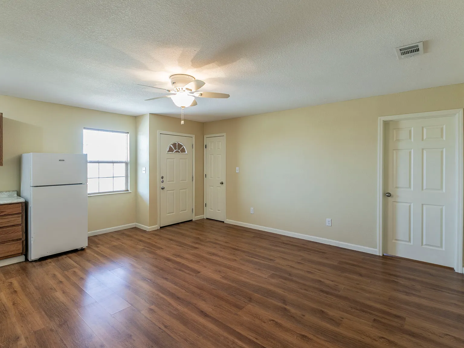 3 bed, 1160 sqft, $1,400 — Photo 3
