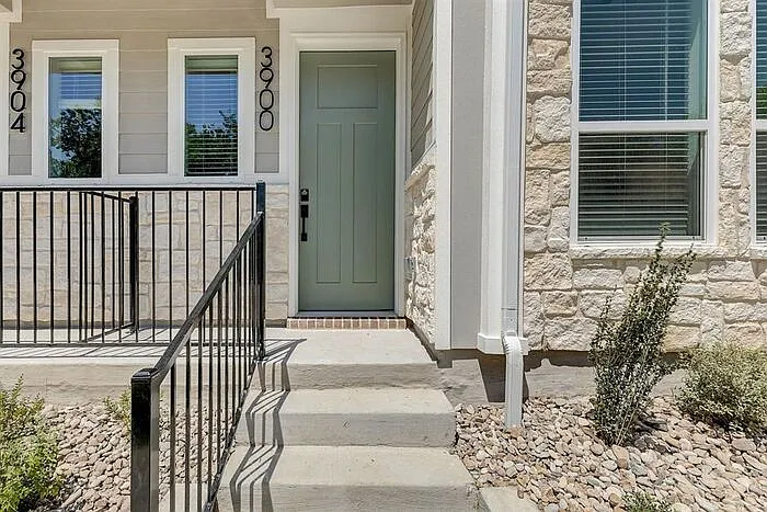 2 bed, 2.5 bath, 1148 sqft, $1,995 — Photo 1