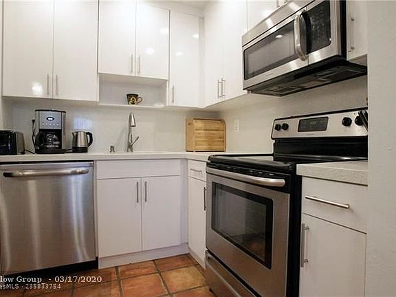5th image of 819 NW 12th Ave