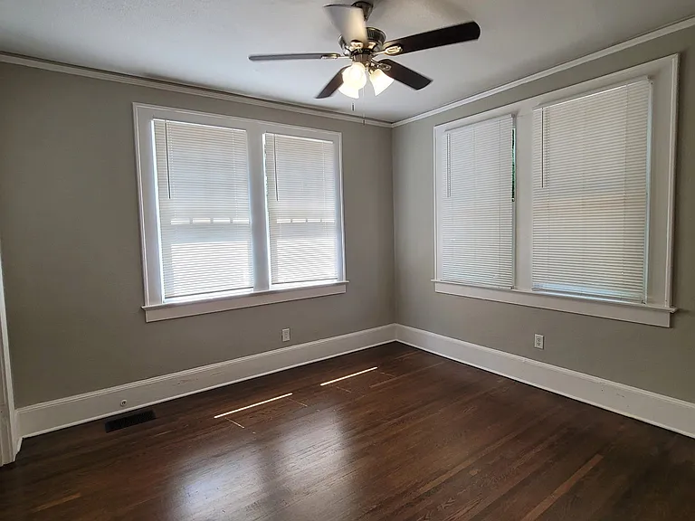 2243 Winona Ave — Photo 7