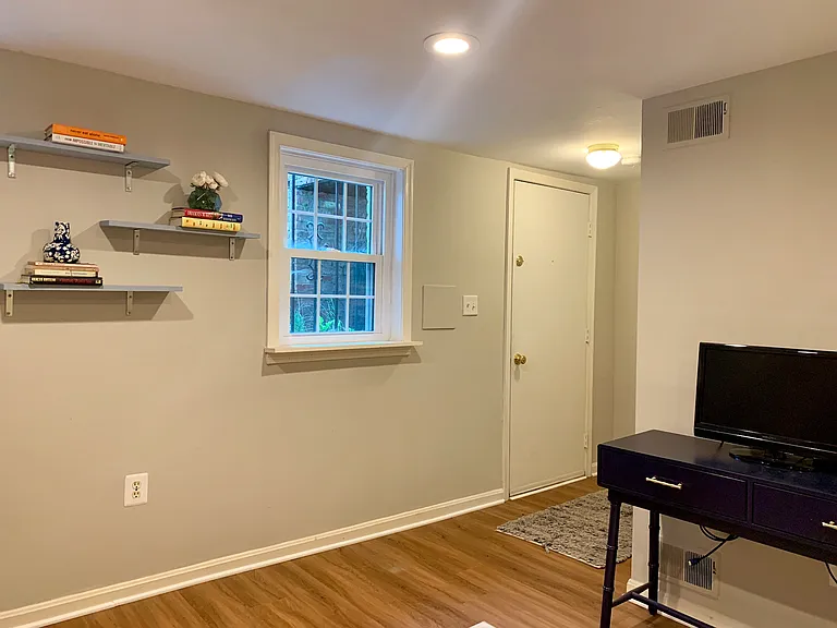 1434 A St SE — Photo 4