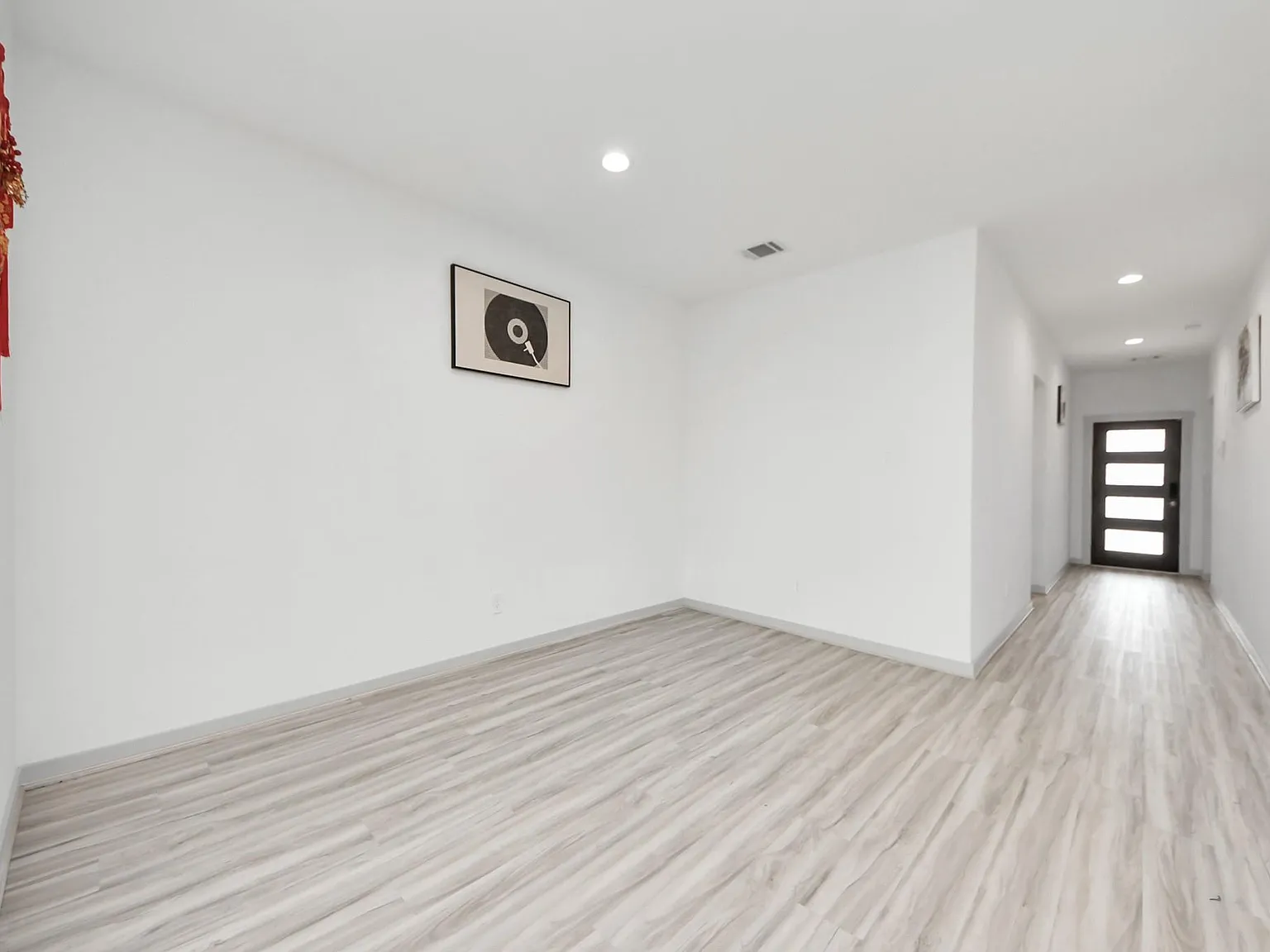 4 bed, 2.0 bath, 1749 sqft, $2,200 — Photo 3