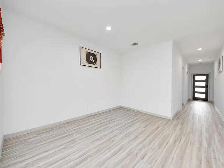 7007 Fleetwood Crescent Way — Photo 2