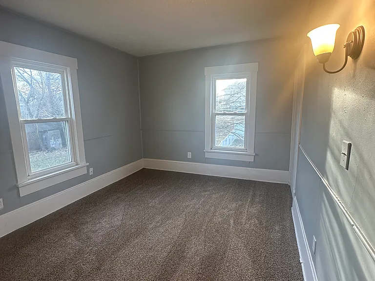 909 Clinton Ave SW — Photo 9