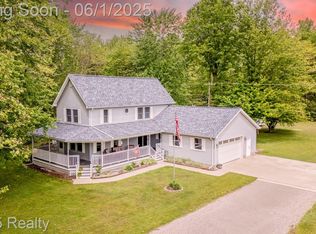 1400 Oakville Waltz Rd, New Boston, MI 48164