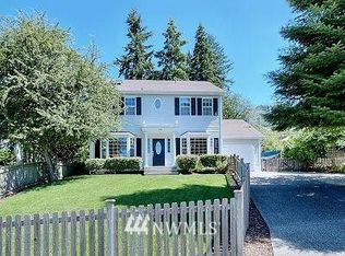 1854 Parkview Dr NE, Bainbridge Island, WA 98110