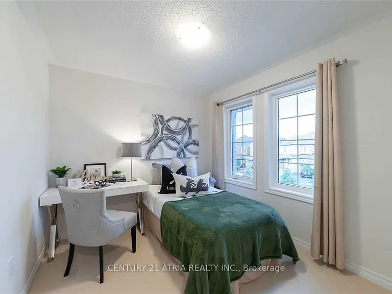58 Mondial Cres — Photo 15