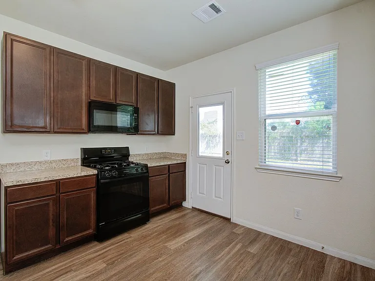 10410 Solitude Way — Photo 16