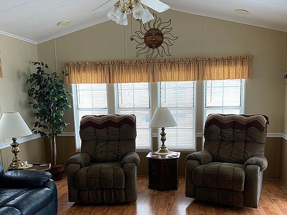 4th image of 168 Chippewa Cir