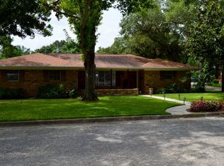 1704 Donovan St, Gonzales, TX 78629