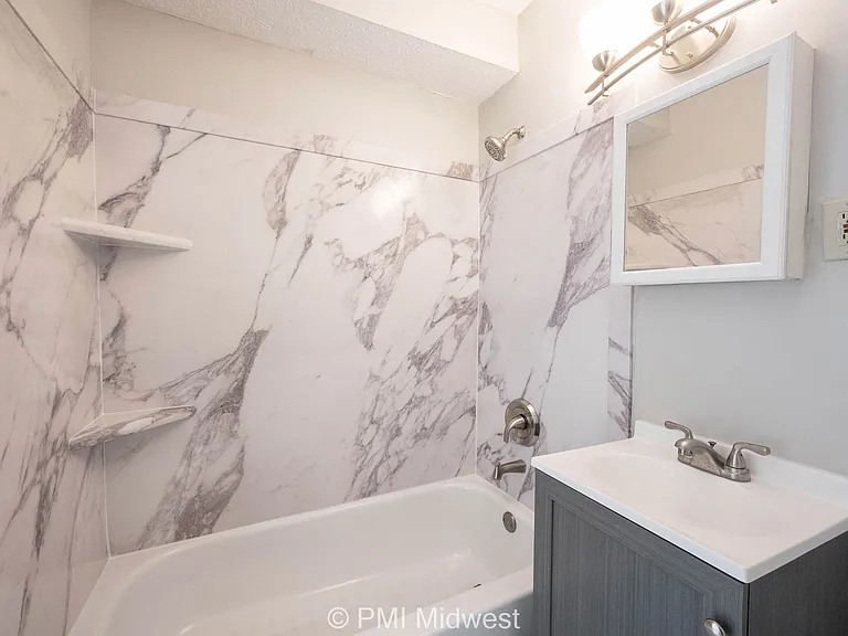 140 E 19th St — Photo 17