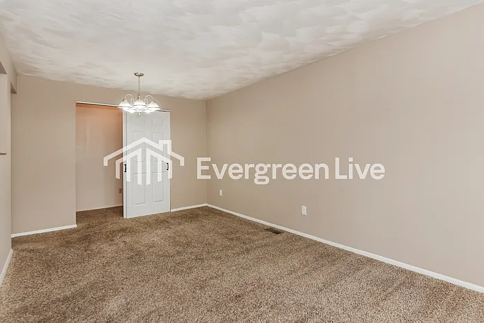 4 bed, 2.0 bath, 1574 sqft, $1,645 — Photo 3