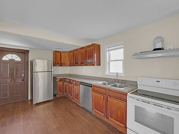 2nd image of 139 Endicott St