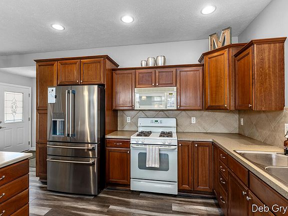 5th image of 8308 Ridgestone Dr SW