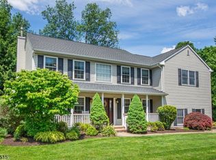 9 Meredith Ct, Succasunna, NJ 07876