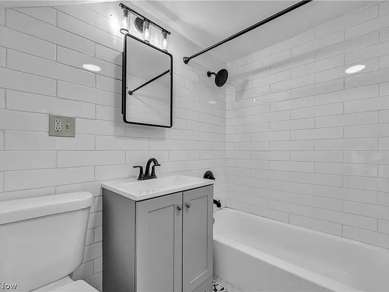 3010 Daisy Ave #UP — Photo 16
