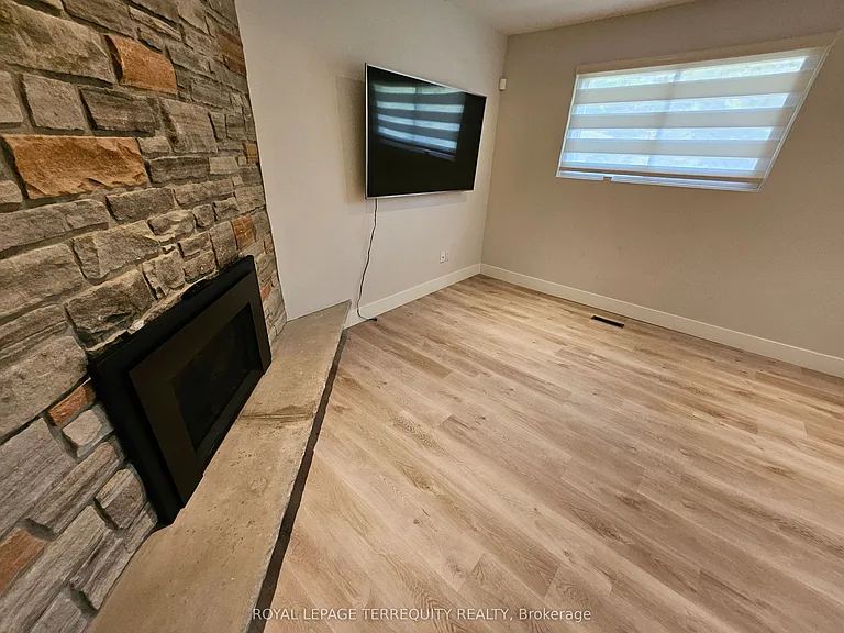 2067 Obeck Cres — Photo 32