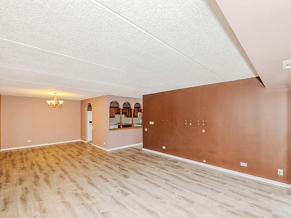 5th image of 6455 W Belle Plaine Ave APT 201