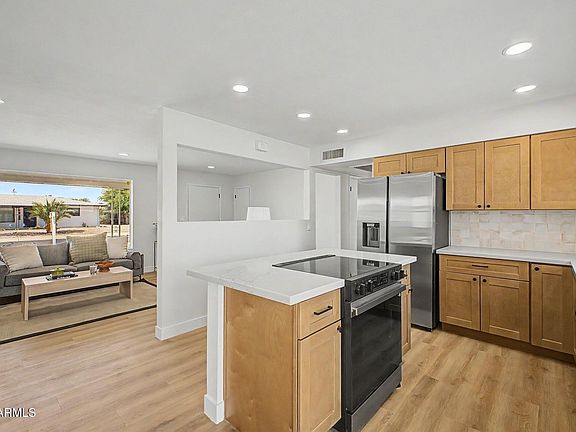 2nd image of 5325 E DES MOINES Street