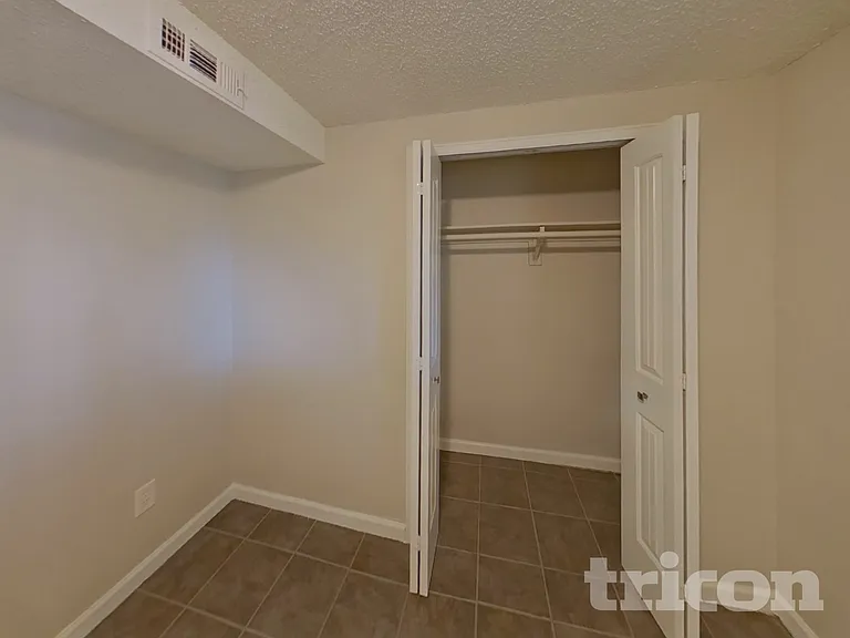 6910 Fielding Cir — Photo 7