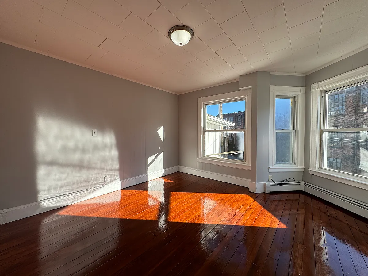 Building Photo - 106 Johnson St #2