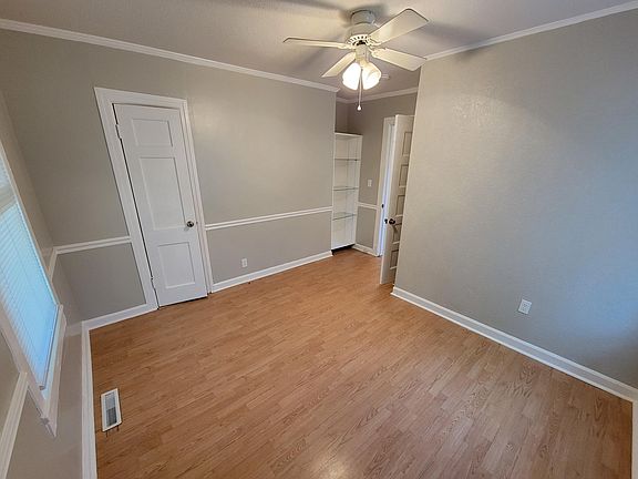 4th image of 2416 N Church St