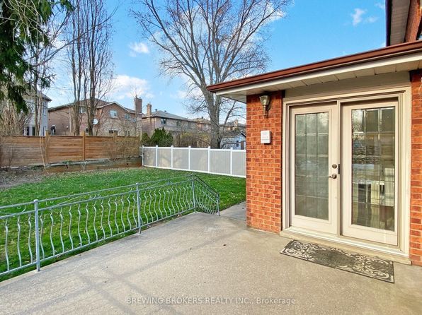 28 A Westwood Ln, Richmond Hill, ON L4C 6X9