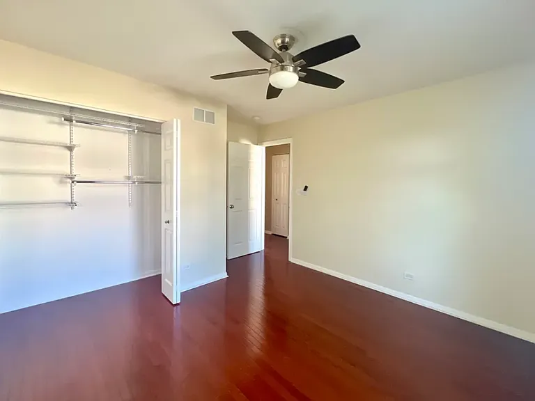 546 Grosvenor Ln — Photo 12