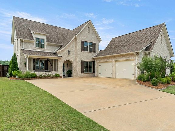 4th image of 320 Griffin Park Trce