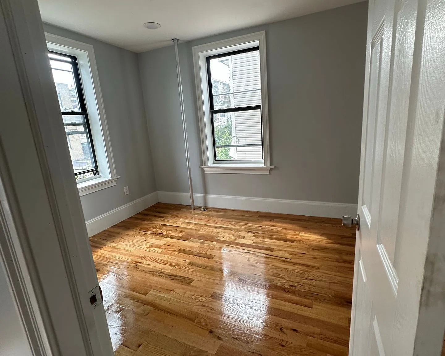 4603 Hudson Ave — Photo 1