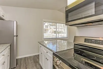100 Terrace Dr NE — Photo 2