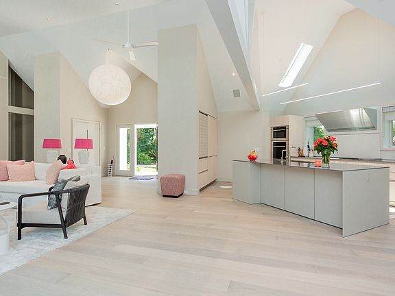 5th image of 29 Ericas Ln