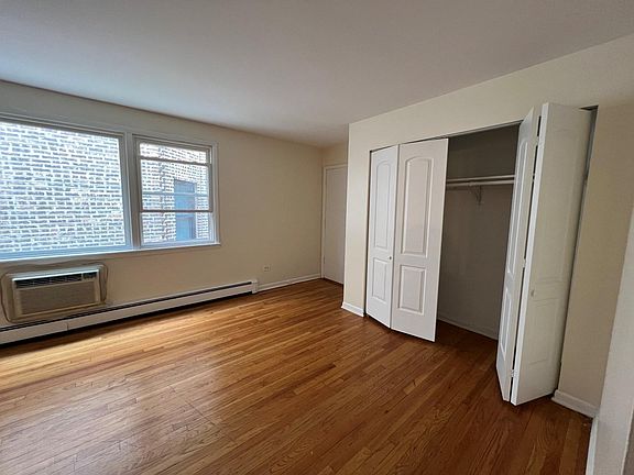 3rd image of 7542 N Oakley Ave APT 2E