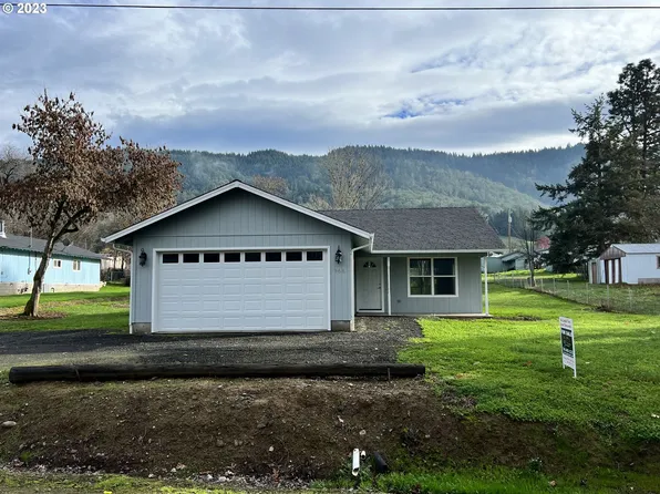 966 Hill St, Myrtle Creek, OR 97457