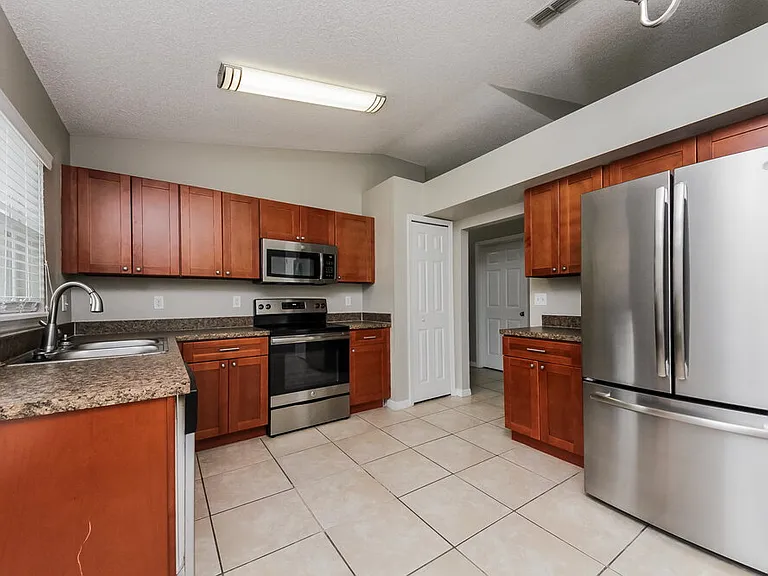 1125 Winding Water Way — Photo 4