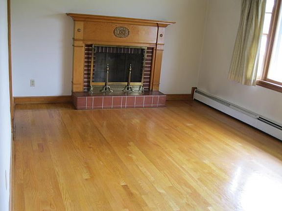 3rd image of 1635 Lancaster Dr NW