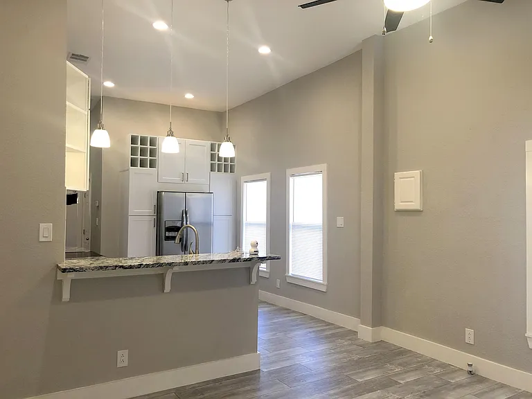 603 Devine St #2 — Photo 5