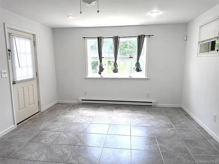 171 Roosevelt Rd — Photo 33