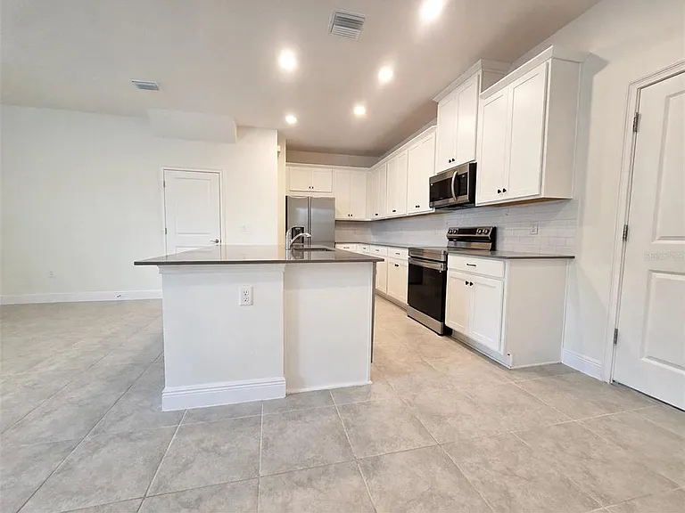 3890 Knotty Pine St — Photo 3