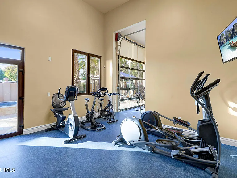 10620 N Miller Rd — Photo 38