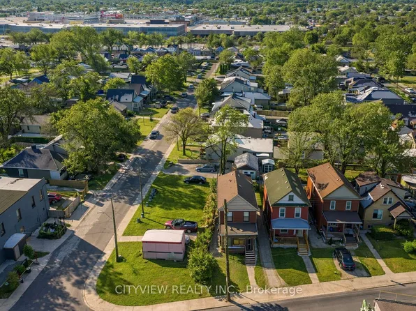 382 Beach Rd, Hamilton, ON L8H 3K5