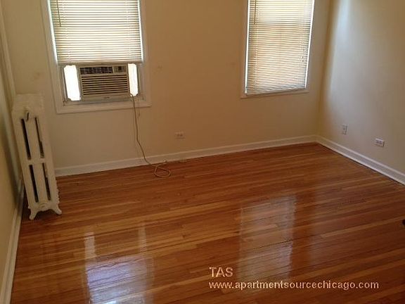5th image of 2424 N Greenview Ave #1R