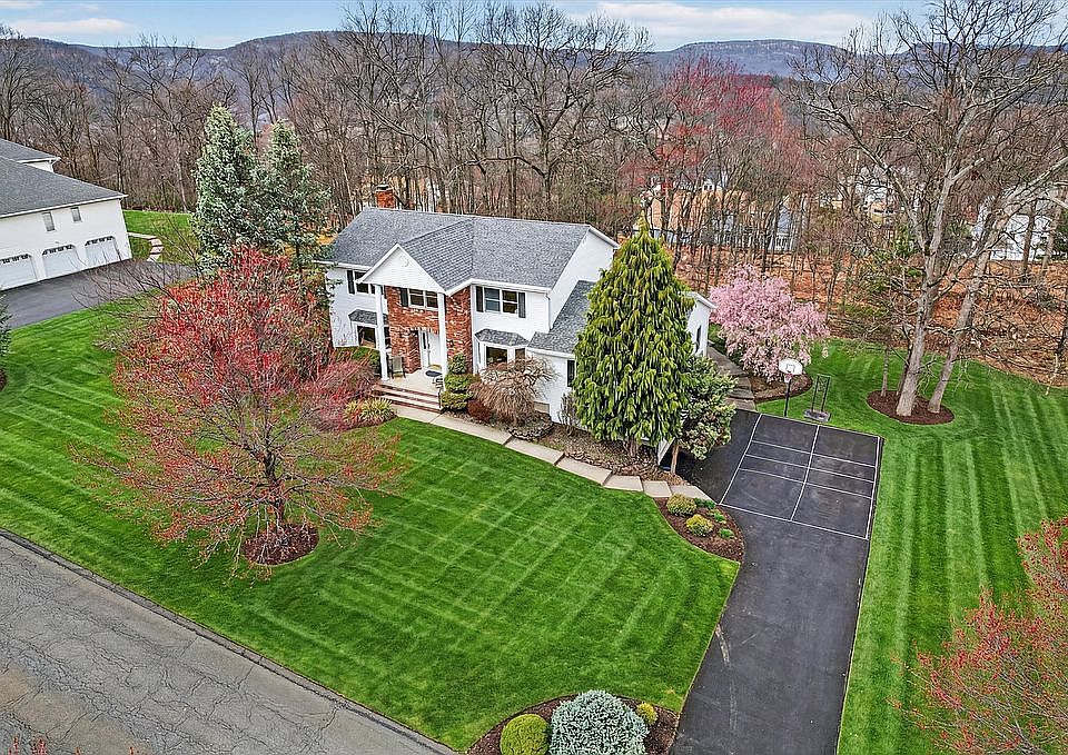 1st image of 19 Phillips Dr