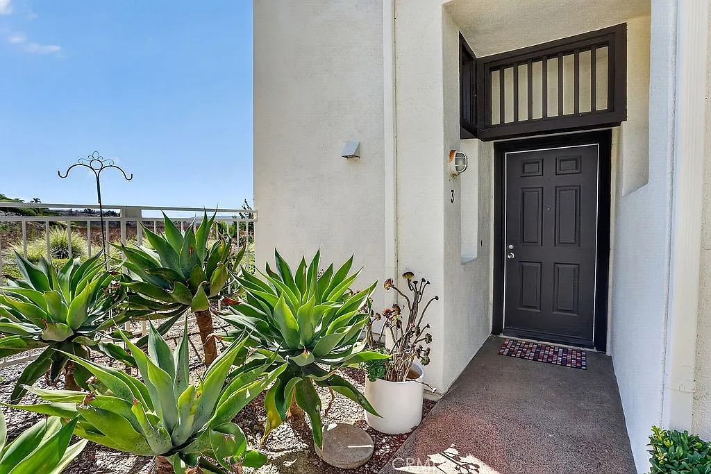2 bed, 820 sqft, $4,500 — Photo 3
