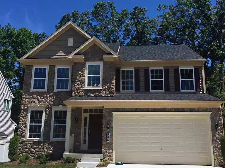 906 Saint Martins Loop — Photo 2