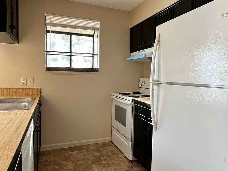 1809 Sylvan Ct #C — Photo 7