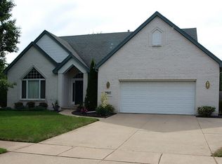 8301 Waterford Dr, Lambertville, MI 48144