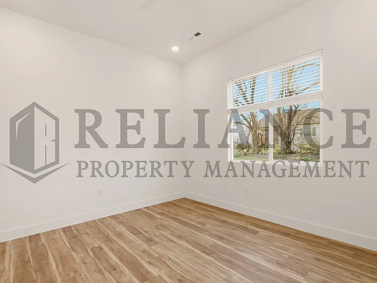 501 E Elmwood St — Photo 15